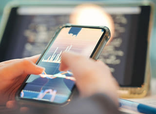 Investor reviewing a clear fund transfer and withdrawal procedure